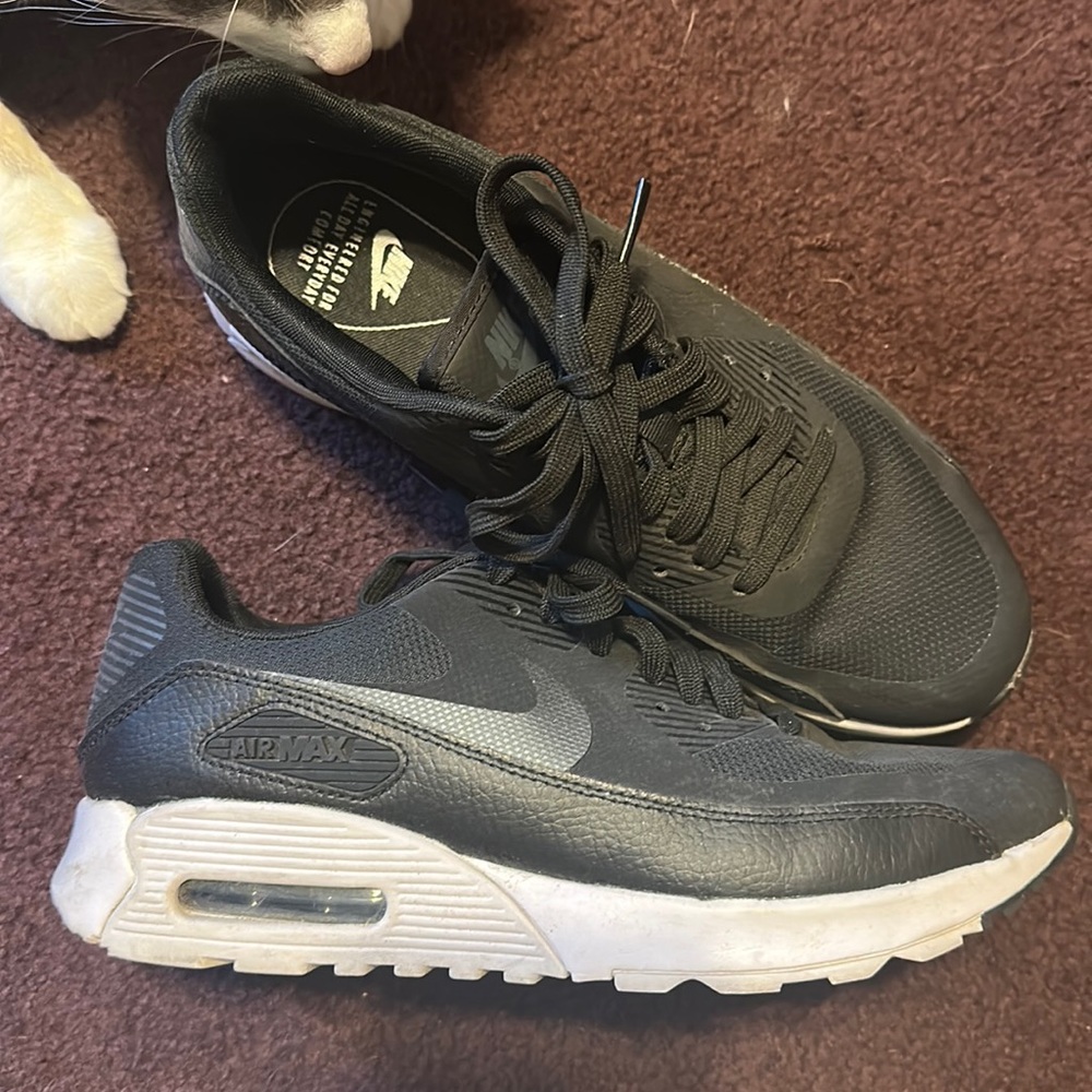 black (8.5 W) air max